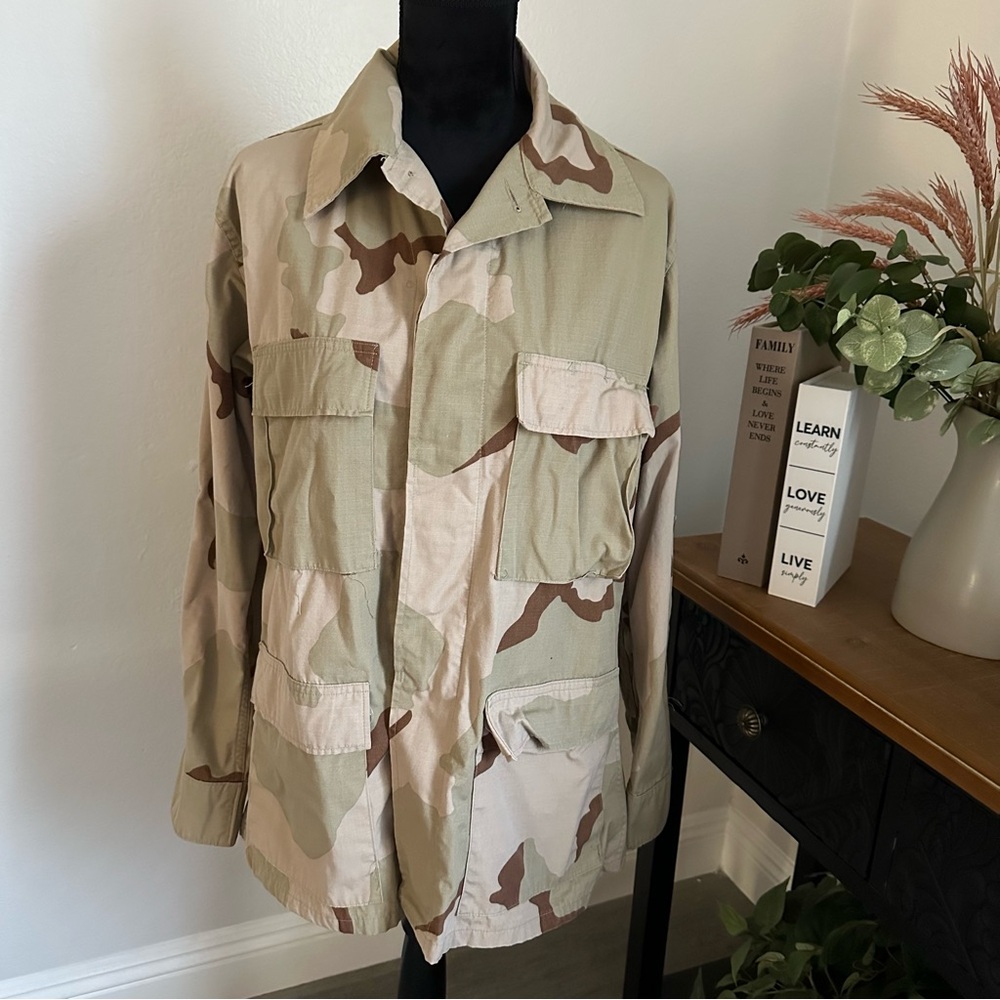 Beige and Khaki Camouflage Men's Tactical Jacket Size Medium